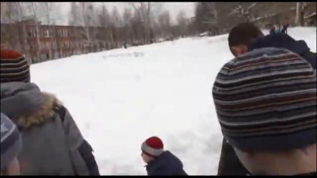 В Златоусте спасателям пришлось вытаскивать застрявшую ногу смотреть онлайн