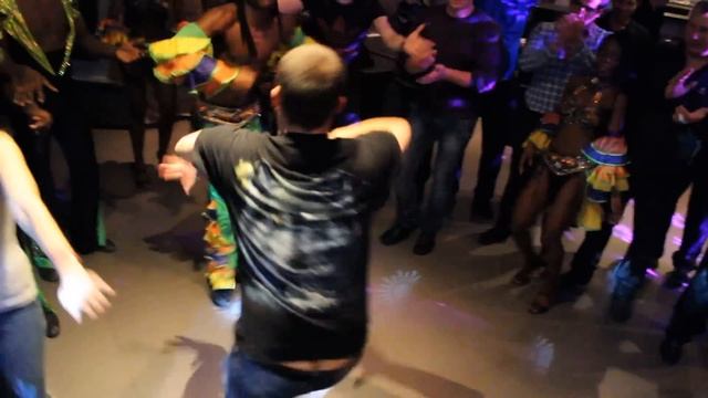 Чеченцы и Негры в танце!!!!!! смотреть онлайн