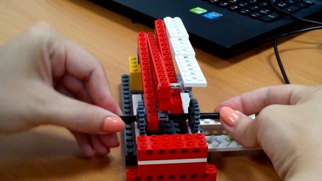 Лего подъемник с реечной передачей смотреть онлайн