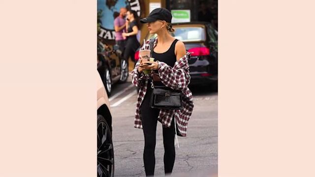 Hailey Bieber STREET LOOK / fashion 2021 смотреть онлайн