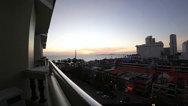 Паттайя таймлапс из отеля Jomtien Thani смотреть онлайн