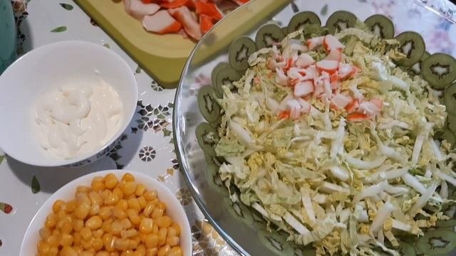 КРАБОВЫЙ САЛАТ!РЕЦЕПТ САМОГО ВКУСНОГО НЕЖНОГО САЛАТА С КРАБОВЫМ МЯСОМ !САЛАТ ВЫРУЧАЙКА ЗА 5 МИНУТ!! смотреть онлайн