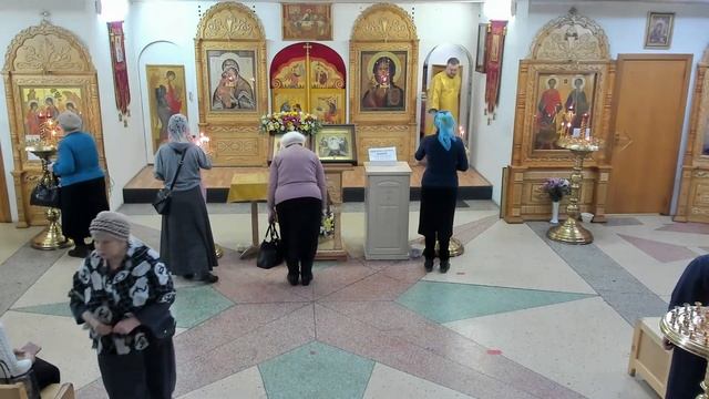 Богослужениев Храме святых целителей Косьмы и Дамиана г. Екатеринбург 25.12.2022. смотреть онлайн