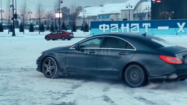 Зима в мерсе, на душе дрифт? #банан #мерс #зимнийдрифт #тренды #зима #зимавсердце #fyp #cls #cls63 смотреть онлайн