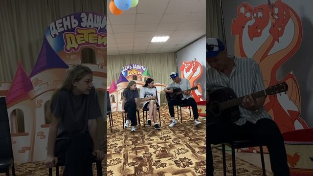 Зосин показал ученицам как надо играть Джони Буря мглою небо кроет на Тамани смотреть онлайн