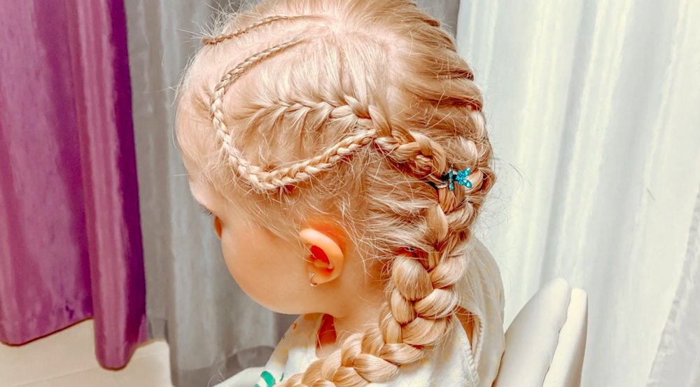 Коса наизнанку с легким оформлением Простые прически смотреть онлайн