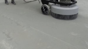 Шлифовка бетона машиной Линолит 750 инструментом ПКД