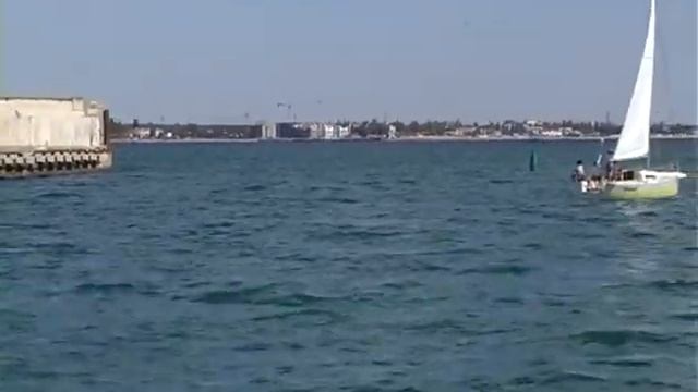 В Феодосийский залив зашли участники парусной регаты смотреть онлайн