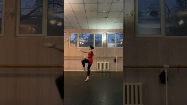 Pirouette en dedans с pas tombe (B.fondu)