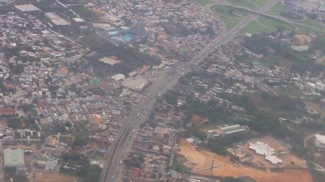 Landing at Tan Son Nhat International Airport in Ho Chi Minh City (ホーチミン市 タンソンニャット国際空港に着陸) смотреть онлайн
