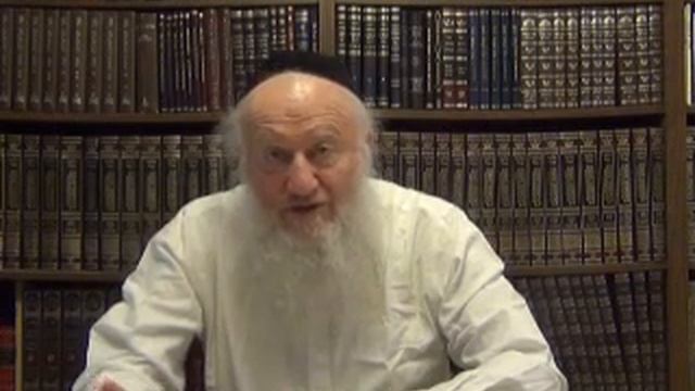 Почему Амиду мы читаем стоя, а молитву Шма - сидя? смотреть онлайн