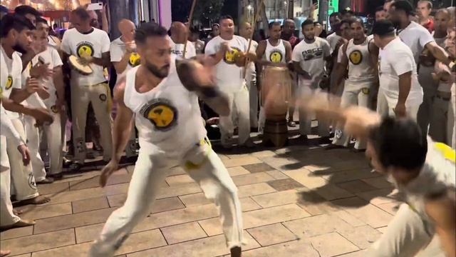 Roda de Rua Axé Capoeira Marco Zero Recife смотреть онлайн