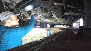 Как заменить ШРУС с полуосью на Passat B5 AHL. Обзор низа авто