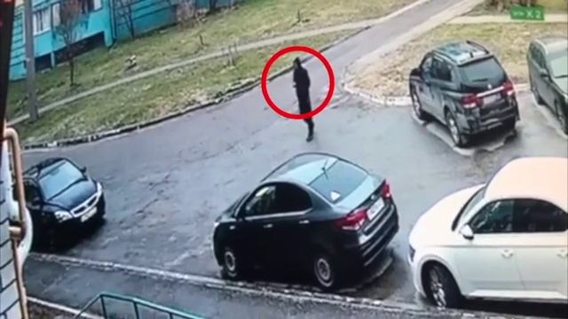 Кража из машины попала на видеокамеру смотреть онлайн
