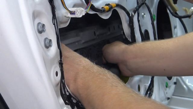 Шумоизоляция дверей и замена акустики Toyota Camry смотреть онлайн