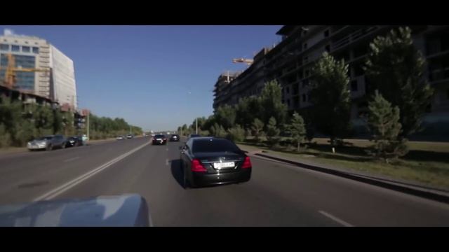 Кортеж из Мерседсов в Астане из 221 во главе 222 смотреть онлайн