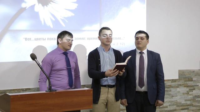 Пустыней знойной и бесплодною иду я узкою тропой, меня проводит Дух Святой смотреть онлайн