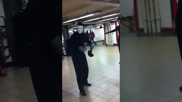 Union Square Subway Station dancers смотреть онлайн