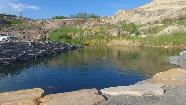 Ереван. Соленое озеро. Секция гребли для детей. Yerevan. Salt Lake. Rowing section for children. смотреть онлайн
