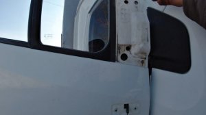 Снимаю кронштейн крепления зеркал на Газоне Некст