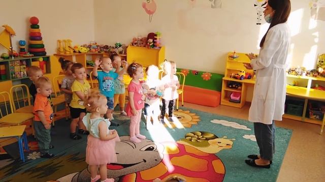 Сиреневая (младшая группа). Врач смотреть онлайн