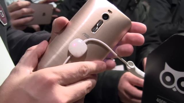 ASUS ZenFone 2 hands on - the best bang for your buck смотреть онлайн