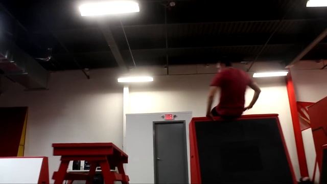 Gimp Knee Parkour - Ronnie and Chris in Connecticut смотреть онлайн
