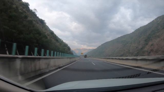 Driving in China - What is it Like? смотреть онлайн