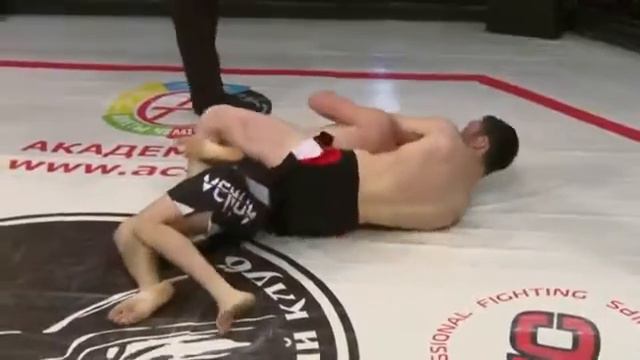 Г.МОСКВА Б.К.БОСТОН ПРОФ РЕКОД ЩИТ 2 ПО ММА АКМАТАЛЫ УУЛУ АДЫЛБЕК смотреть онлайн