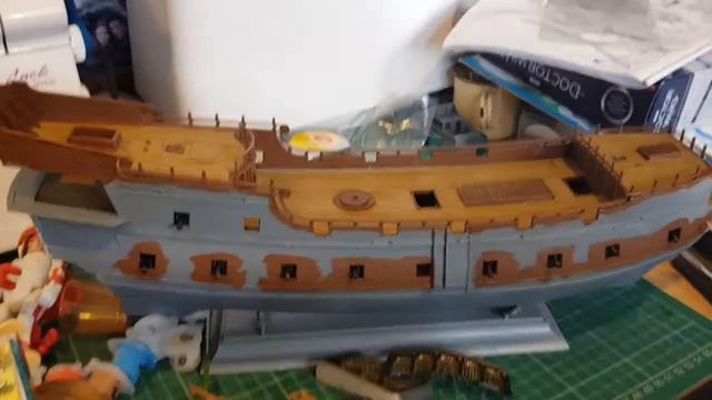 Revel 1:72nd Scale Pirate Ship Review and Build Up смотреть онлайн