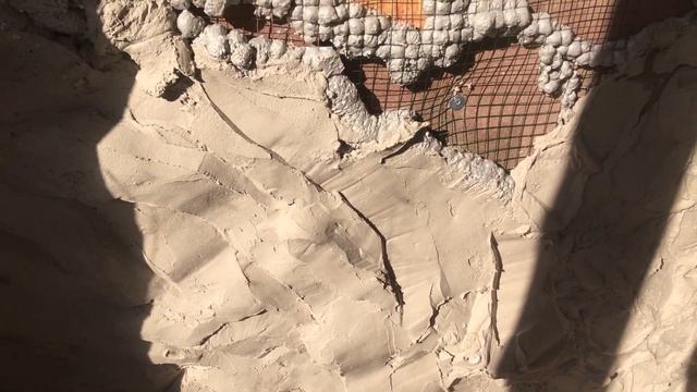 Имитация скалы в интерьере, подробное видео с описание всех процессов. Часть 1 смотреть онлайн