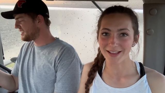 Q&A w/ Laura смотреть онлайн