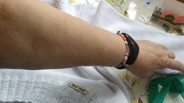 БЕЛЫЙ ДЖЕМПЕР РЕГЛАН СВЕРХУ. СПИЦАМИ И НА МАШИНЕ. смотреть онлайн