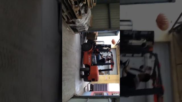 Идет погрузка 40 футового контейнера (Сентябрь) смотреть онлайн