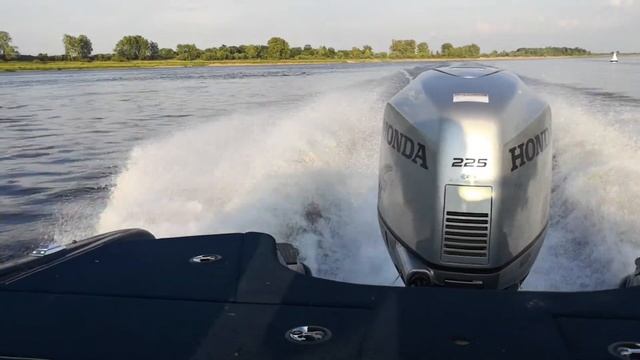 Работа лодочного мотора Honda BF 225. По Балахнинской Волге HondaBF225 смотреть онлайн