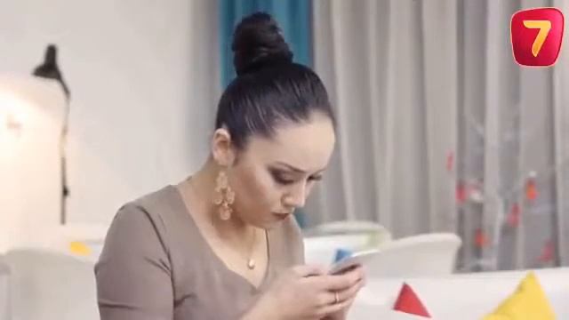 Прикол кто сидит в телефоне целый день смотреть онлайн