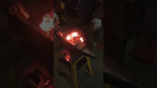 Ковка тигельной крицы смотреть онлайн