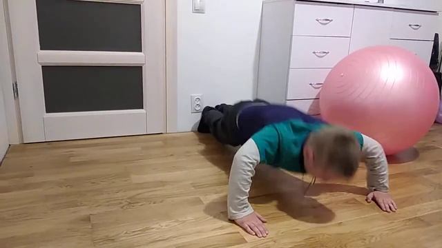 Отжимания мальчик 7 лет 50 раз смотреть онлайн