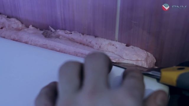 Акриловый плинтус для перекрытия зазора между плиткой и ванной смотреть онлайн