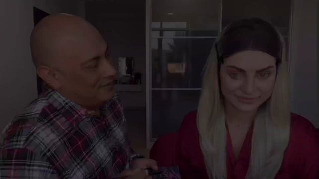 Муж делает мне макияж или как я пойду в ресторан!