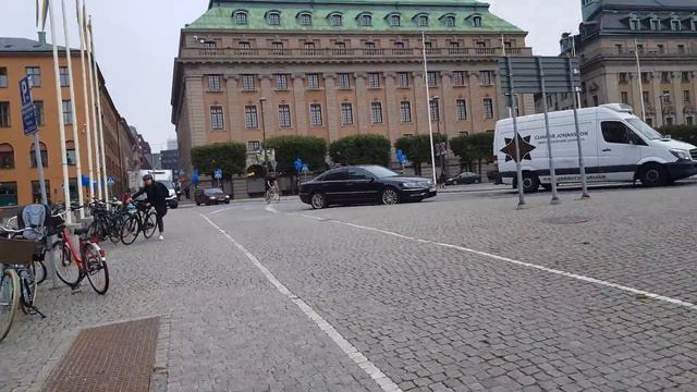 Audi A8L W12 Security and Sweden's Socialistic Prime Minister: soon election day this Sunday! смотреть онлайн