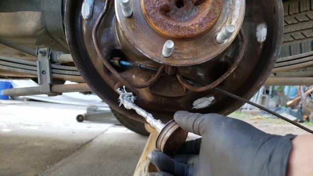Como Cambiar Frenos Traseros de Tambor y sus Zapatas en Camionetas Chevy Y GMC 2004-2009 смотреть онлайн