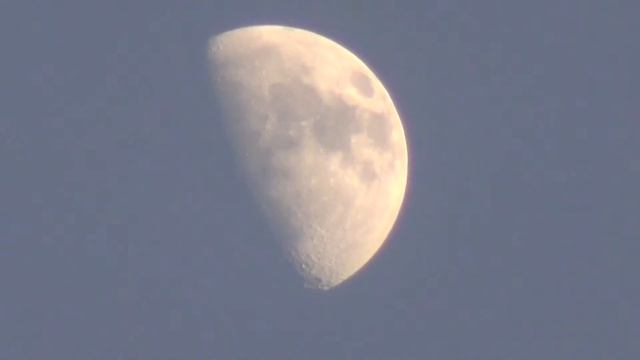 Луна (Саратовская область, г. Балаково, 19.04.2013 Время: 19:27) смотреть онлайн