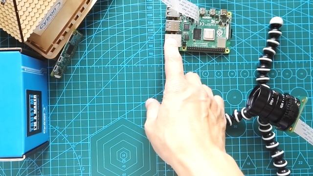 Using Raspberry Pi High Quality Camera with 6mm Lens смотреть онлайн