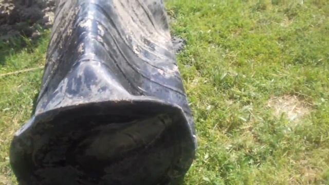 Полиэтиленовая ёмкость, которую сдавило грунтом смотреть онлайн