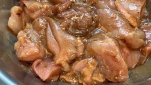 Шашлычки из куриных бедрышек, запеченные в духовке.