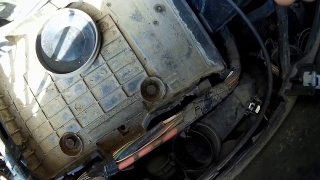 Замена лампы ближнего света в Рено Сценик 2/Replacement of a passing beam lamp in Renault Scenic 2 смотреть онлайн