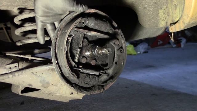How to replace your rear drum brakes and bearings on you Golf/Polo/Felicia/A3/Caddy смотреть онлайн