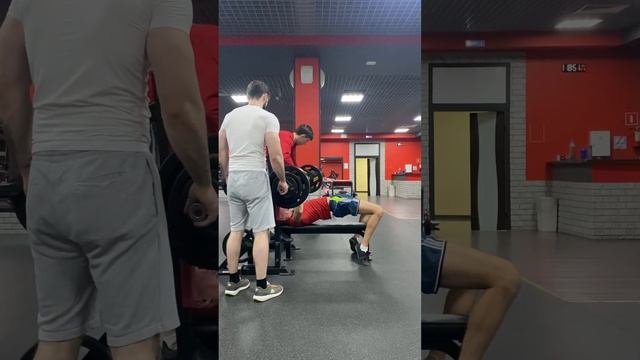 Жим лёжа 92,5 после долгого перерыва. Собственный вес 66 смотреть онлайн