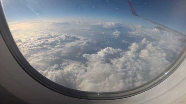 Timelapse полета из Варшавы в Милан через Альпы смотреть онлайн